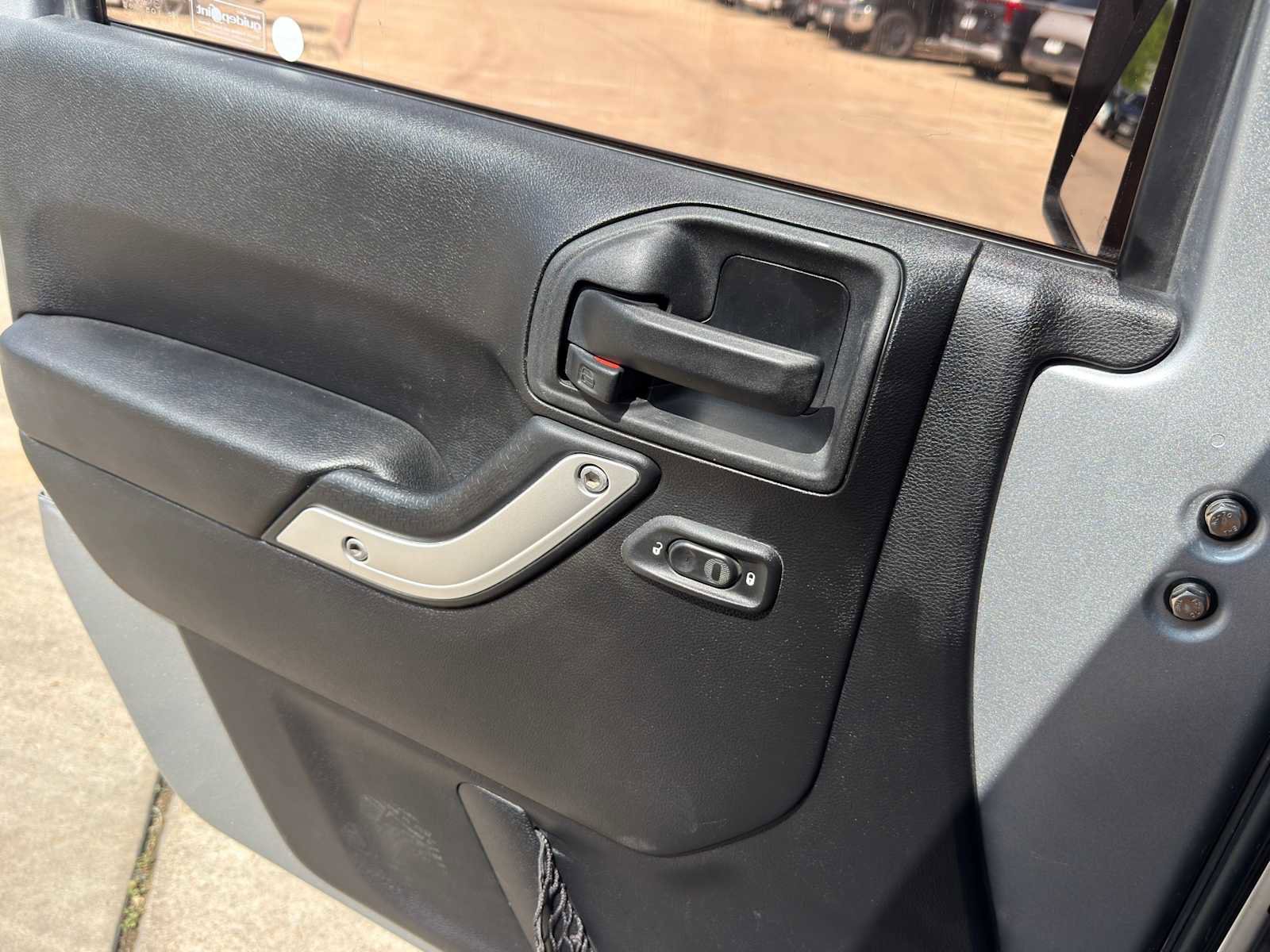 Used 2015 Jeep Wrangler Unlimited Rubicon w/ Connectivity Group AWD/4WD image 18