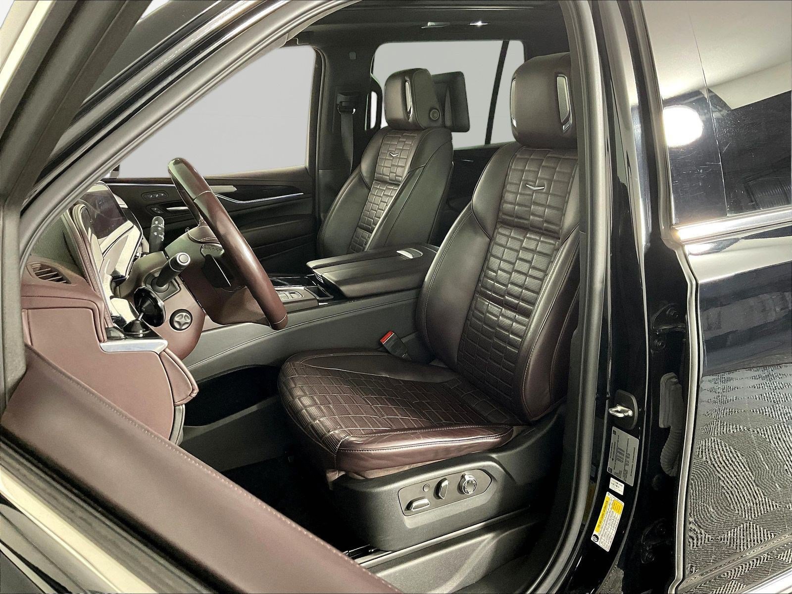 Used 2022 Cadillac Escalade Premium Luxury Platinum w/ LPO, Radiant Package AWD/4WD image 21