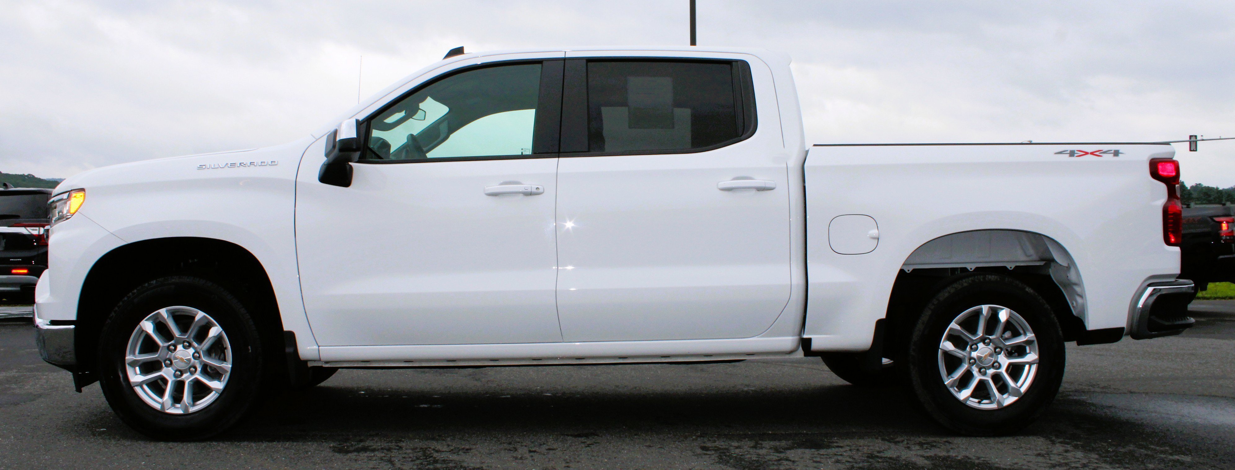 Used 2025 Chevrolet Silverado 1500 LT AWD/4WD image 13
