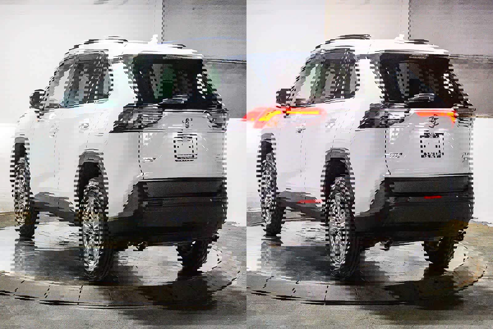 Certified 2025 Toyota RAV4 XLE w/ Convenience Package AWD/4WD image 9