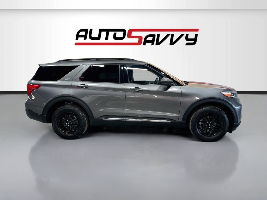 Used 2024 Ford Explorer XLT w/ Equipment Group 202A AWD/4WD image 8