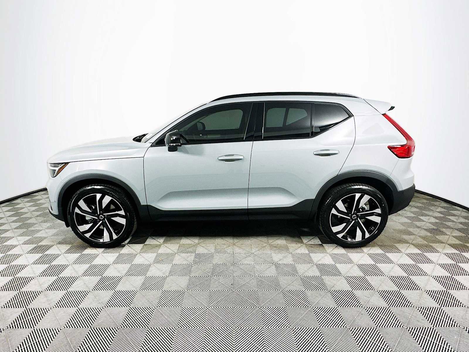 New 2026 Volvo XC40 B5 Ultra w/ Climate Package AWD/4WD image 4