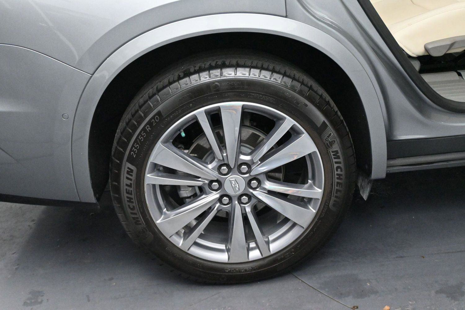Certified 2025 Cadillac XT6 Premium Luxury w/ Technology Package FWD image 38