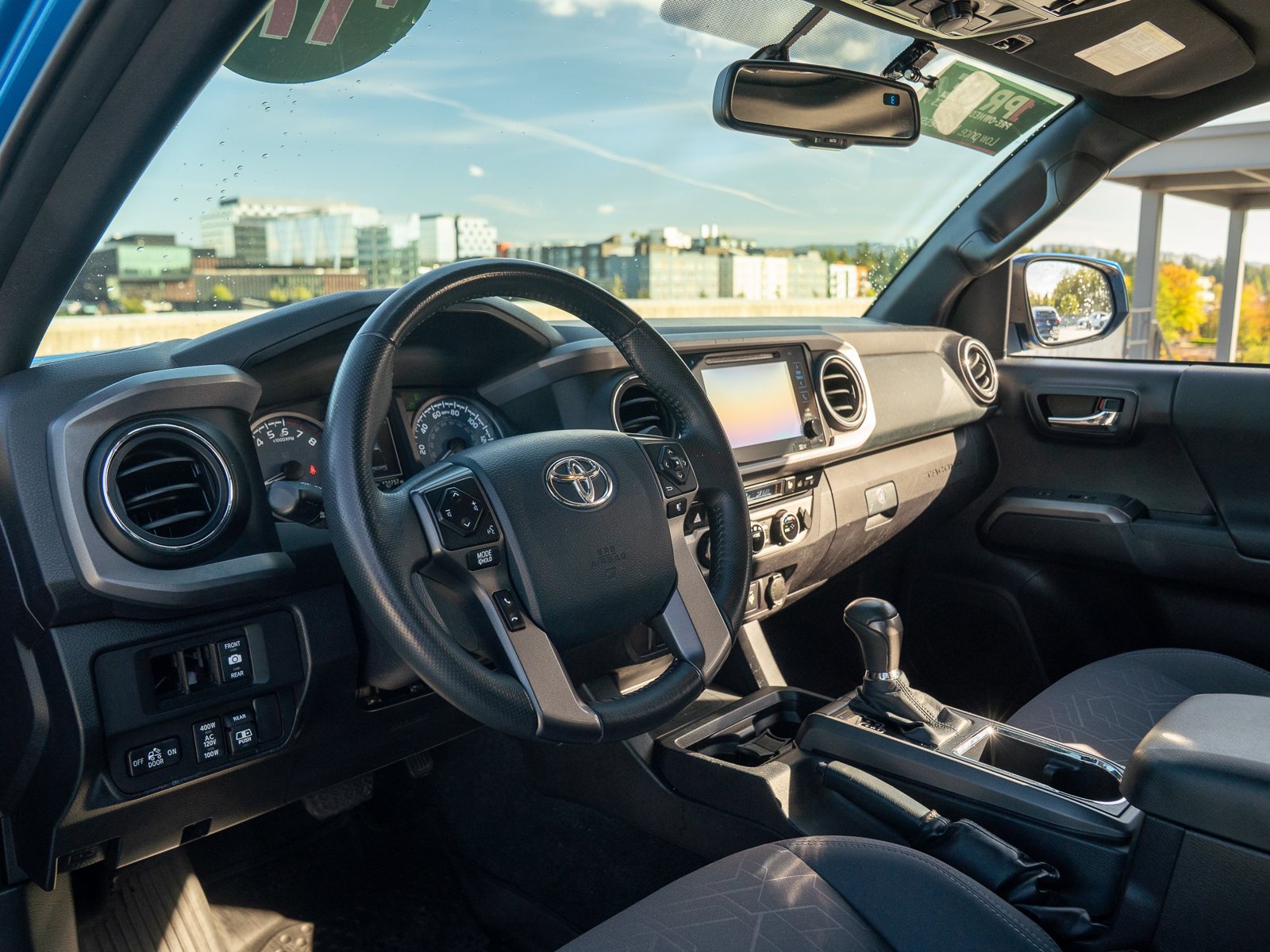 Used 2017 Toyota Tacoma TRD Off-Road w/ Premium & Technology Package AWD/4WD image 16