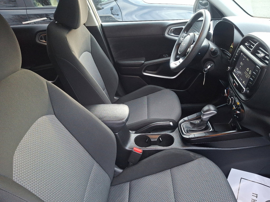Used 2023 Kia Soul LX image 11