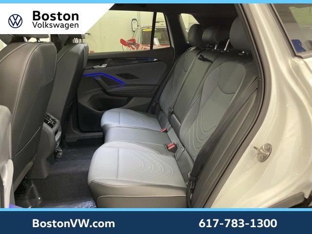 New 2025 Volkswagen Tiguan SE R-Line image 10