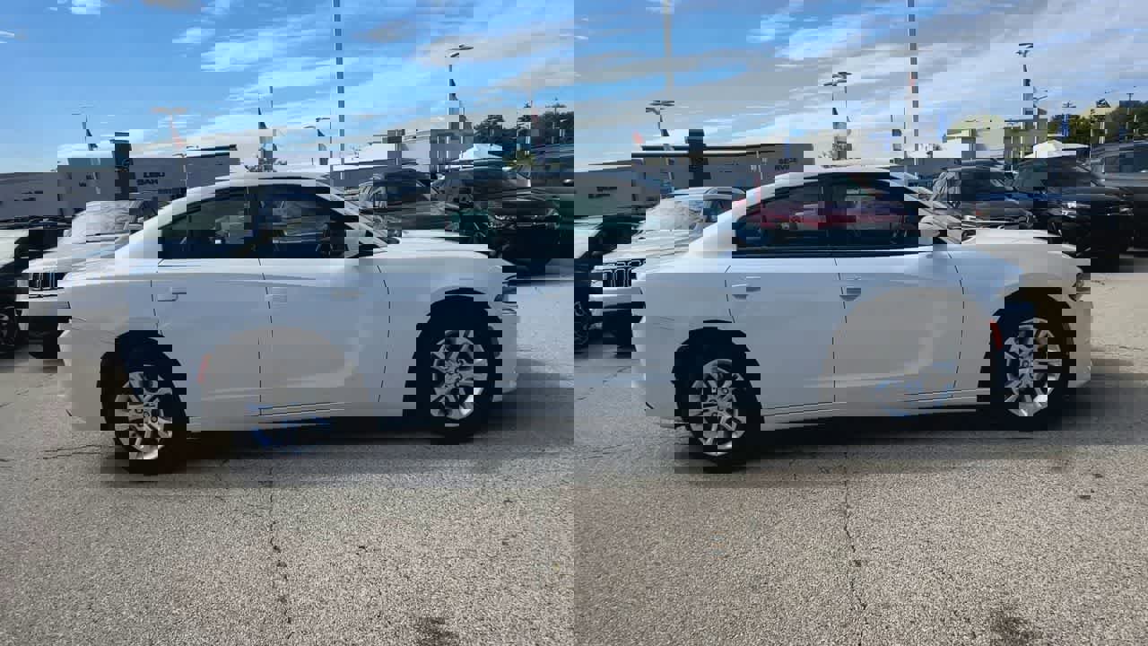 Used 2020 Dodge Charger SXT w/ Leather Interior Group image 9