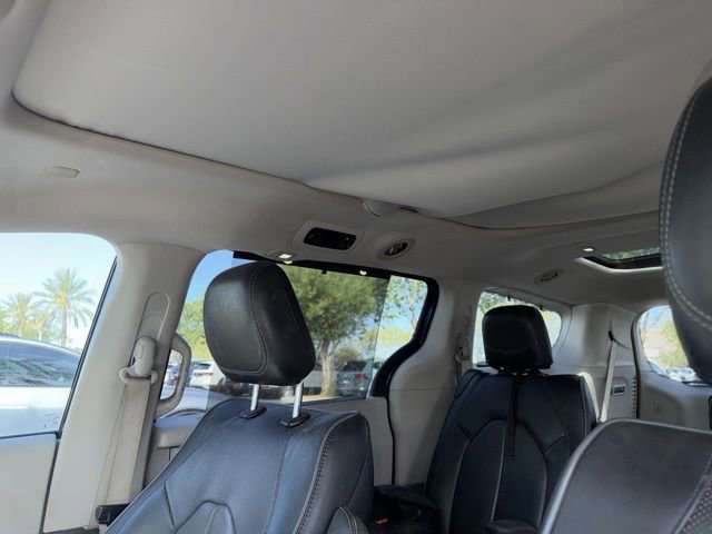 Used 2019 Chrysler Pacifica Limited w/ Advanced Safetytec Group FWD image 12