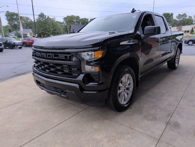 Used 2025 Chevrolet Silverado 1500 Custom w/ LPO, Dark Essentials Package AWD/4WD image 4