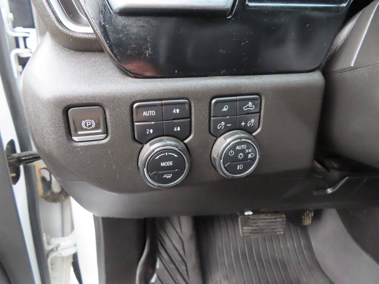 Used 2024 Chevrolet Silverado 2500 LT AWD/4WD image 29