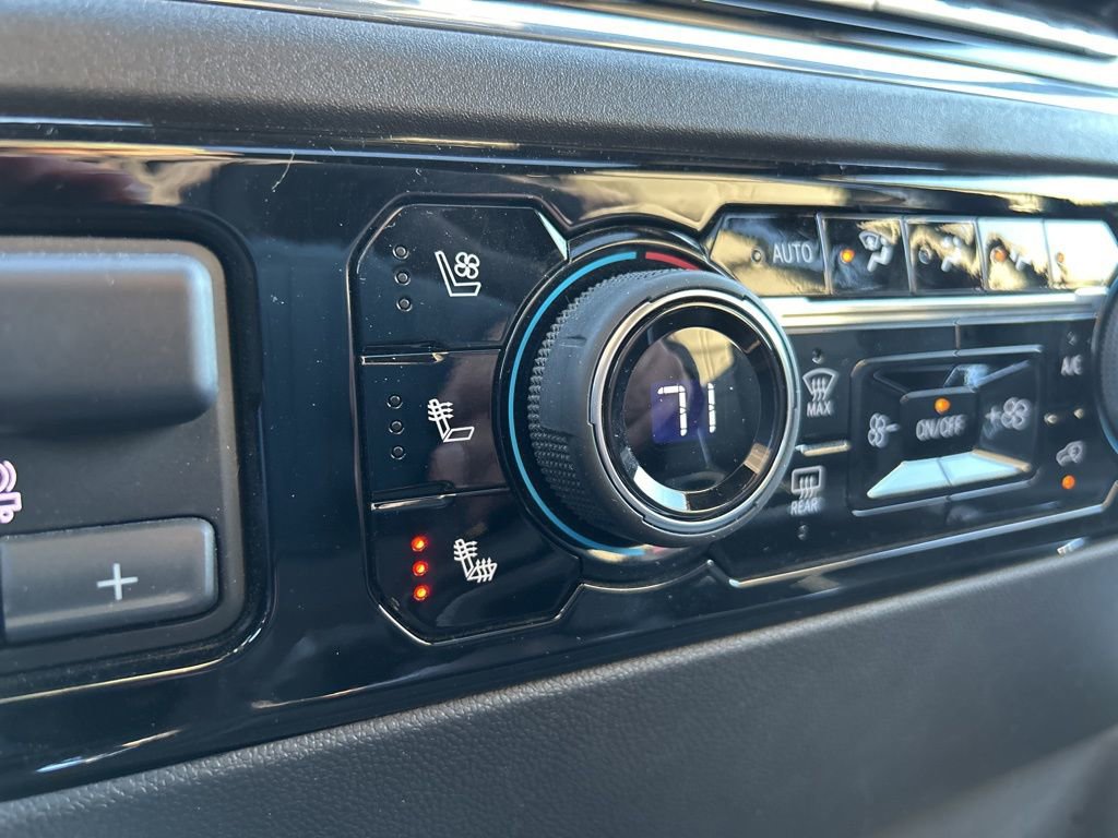 Used 2025 Chevrolet Silverado 2500 High Country w/ Technology Package AWD/4WD image 34