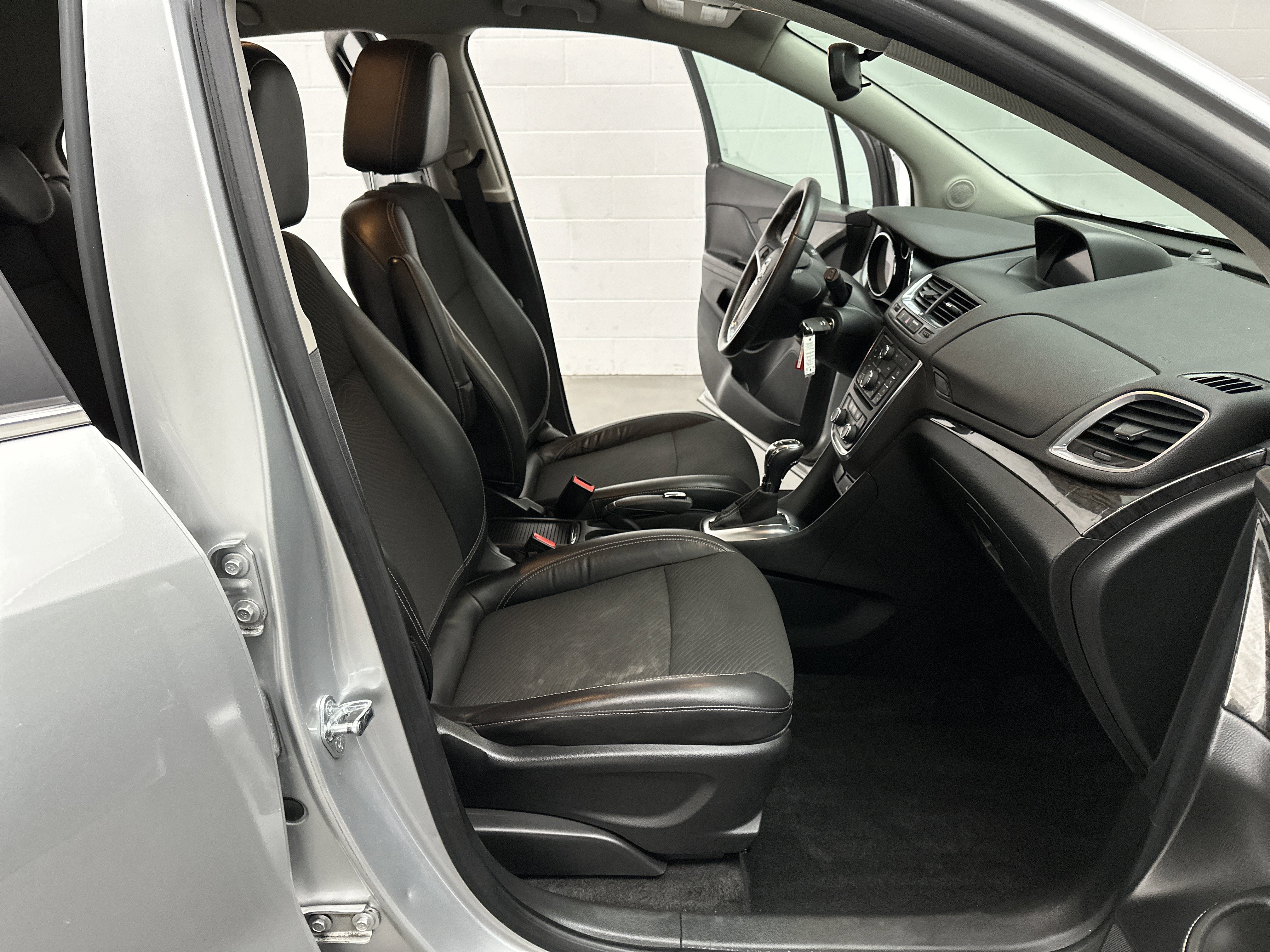 Used 2014 Buick Encore FWD image 19