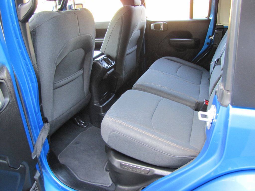 Used 2024 Jeep Wrangler Unlimited AWD/4WD image 23