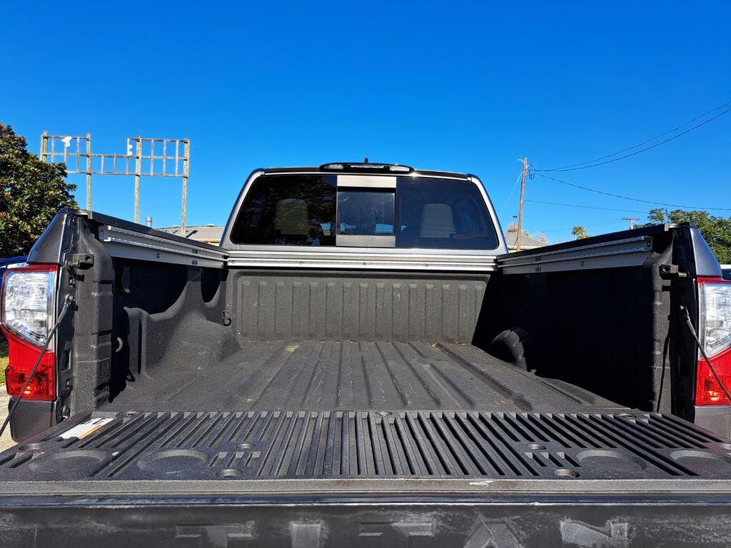 Used 2024 Nissan Titan SV w/ SV Convenience Package image 25