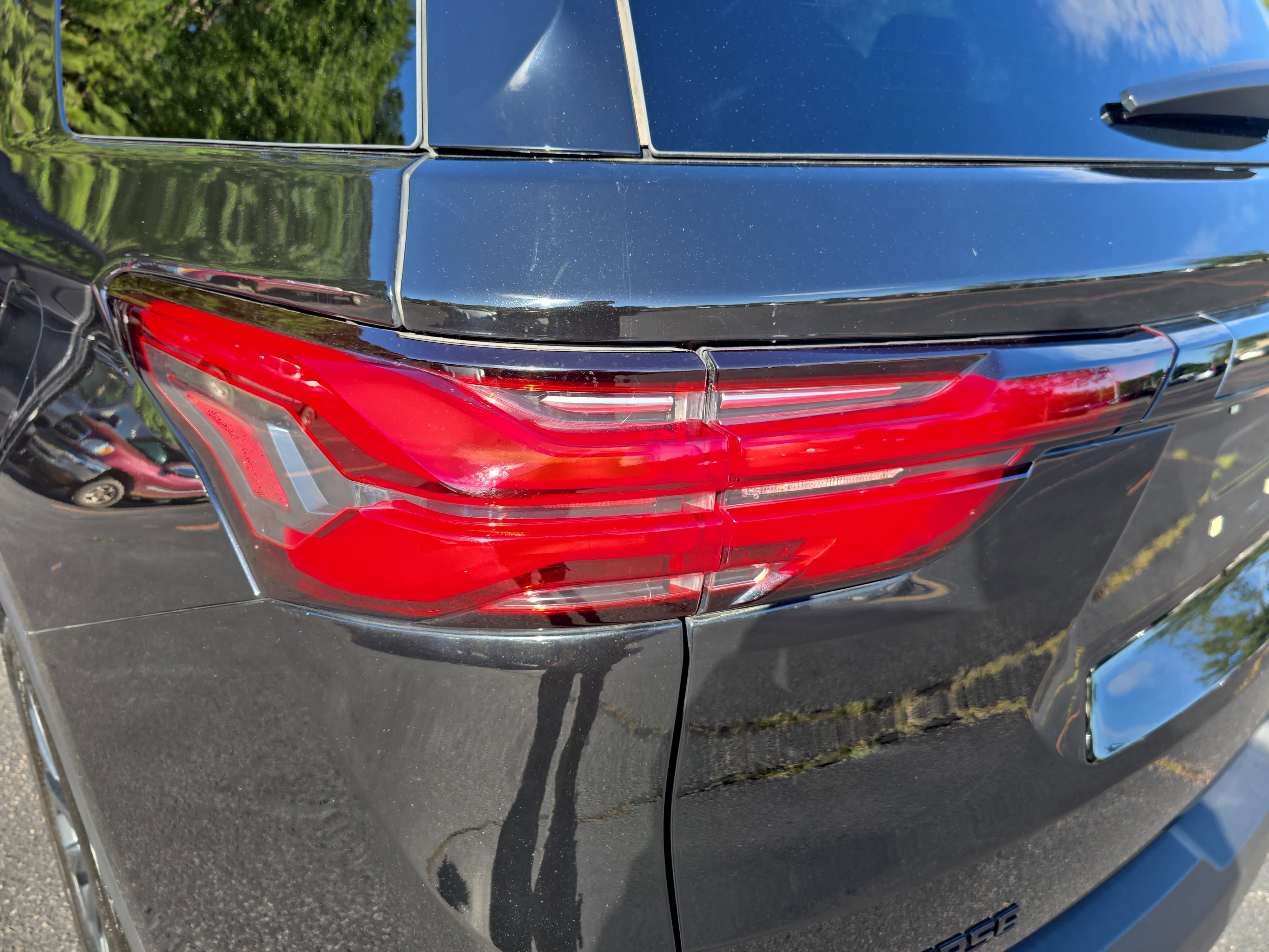 Used 2023 Chevrolet Traverse RS FWD image 35