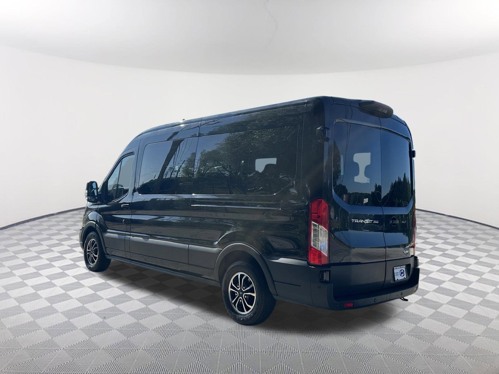Used 2023 Ford Transit 350 XLT RWD image 9