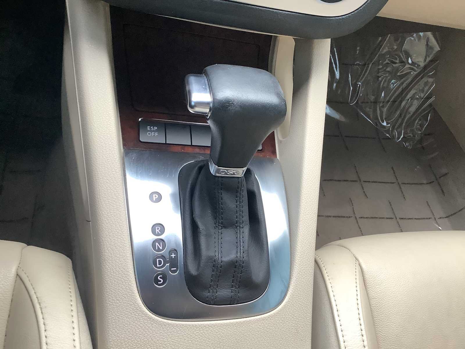 Used 2009 Volkswagen Eos Lux FWD image 18
