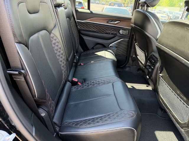 Used 2022 Jeep Grand Cherokee Summit AWD/4WD image 25