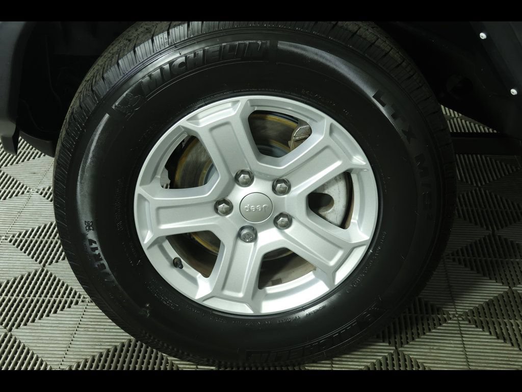 Used 2022 Jeep Wrangler Unlimited Sport w/ Sun And Sound Package AWD/4WD image 9