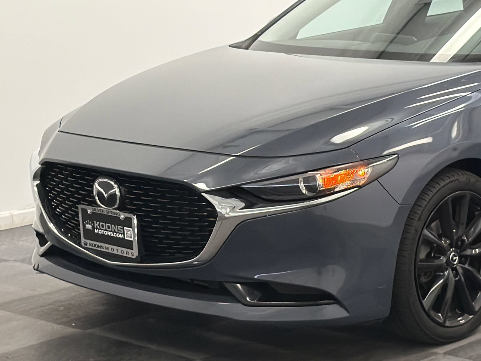 Used 2022 MAZDA MAZDA3 s FWD image 2