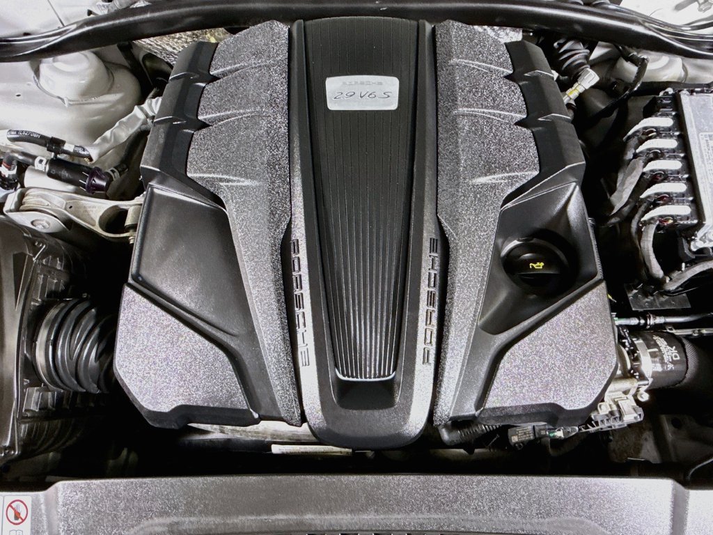 Certified 2023 Porsche Macan S AWD/4WD image 26