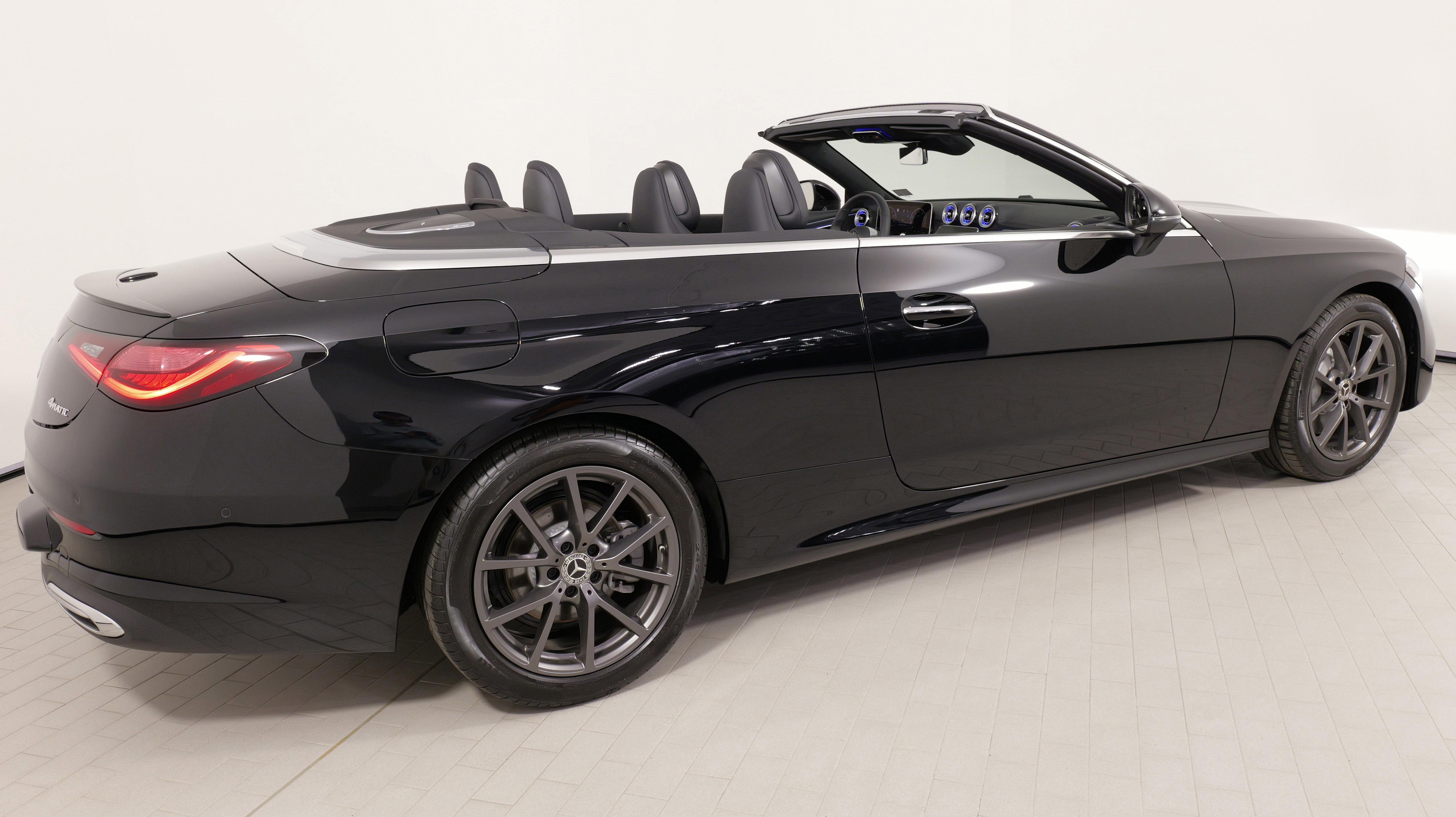 Used 2024 Mercedes-Benz CLE 300 4MATIC Cabriolet image 11