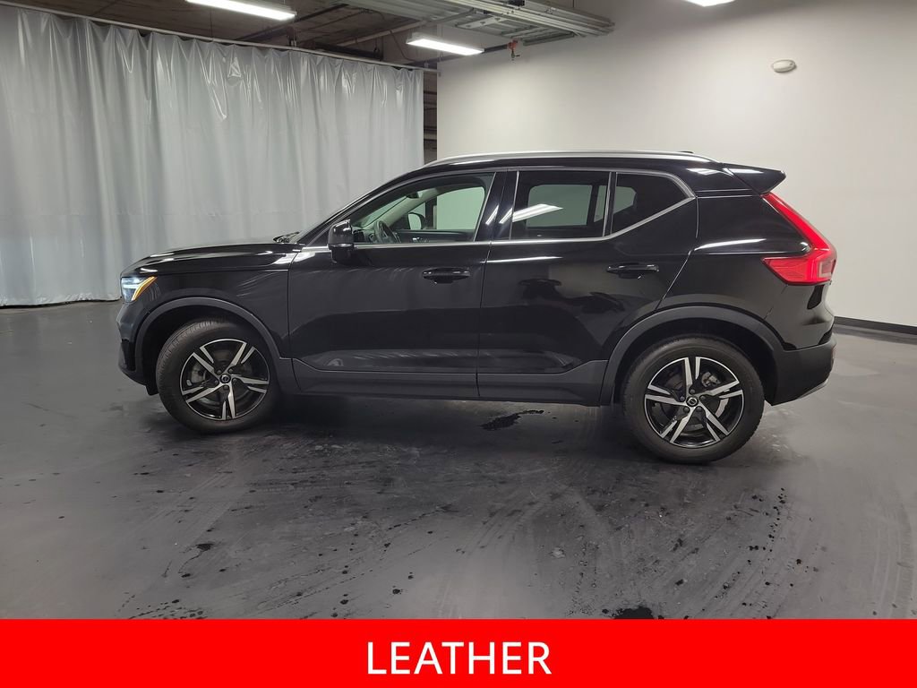 Used 2023 Volvo XC40 B5 Plus AWD/4WD image 5