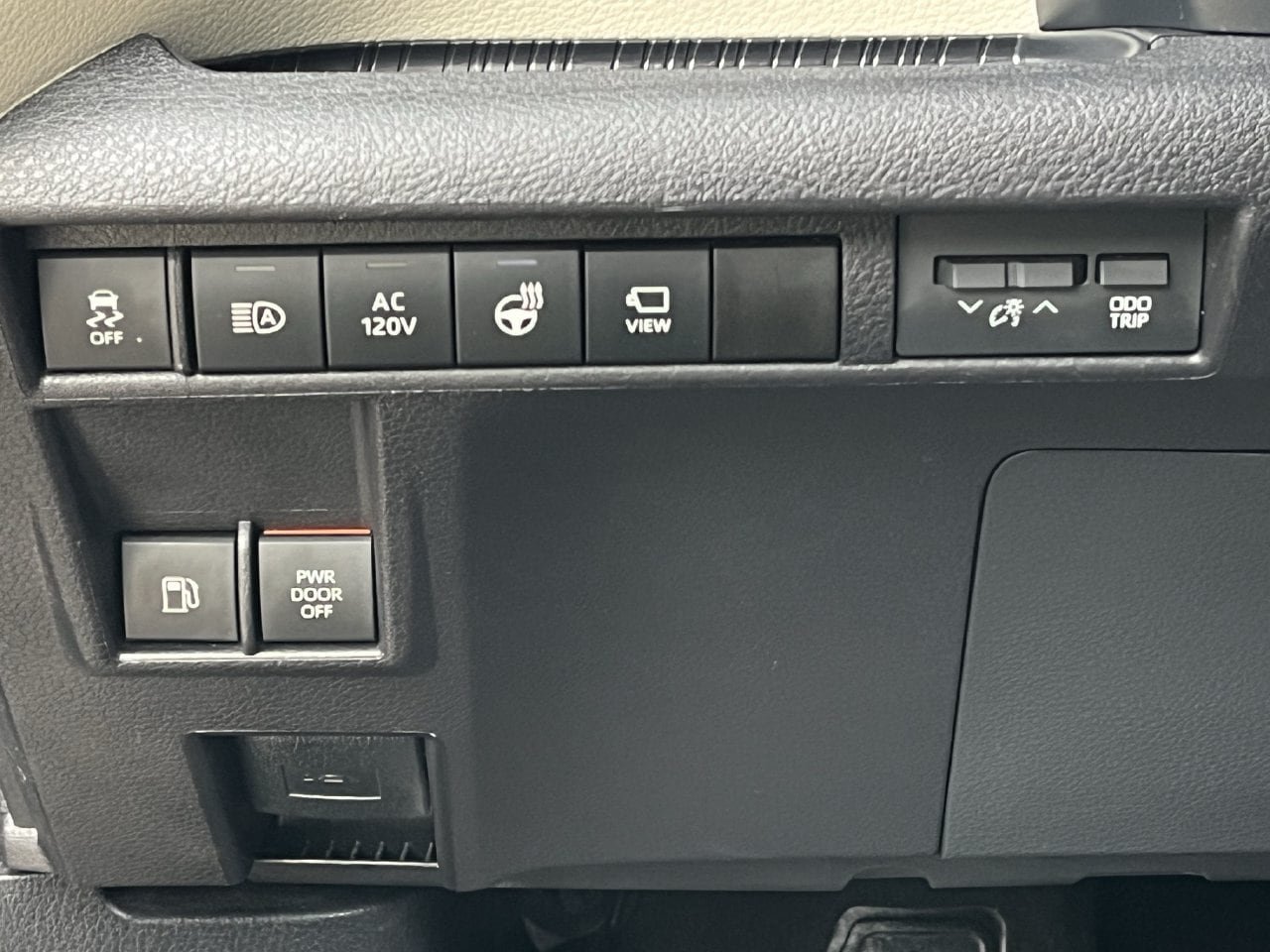 Used 2025 Toyota Sienna Platinum FWD image 20