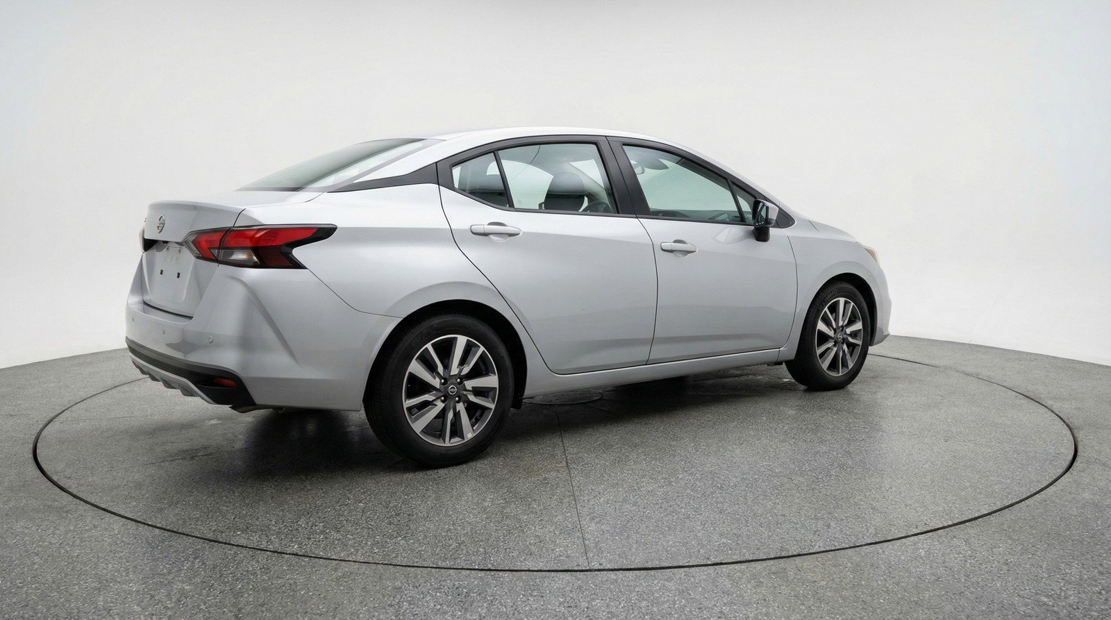 Used 2025 Nissan Versa SV image 9