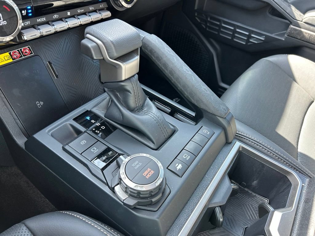 Used 2025 Toyota Tacoma Limited AWD/4WD image 33