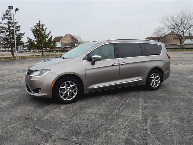 Used 2017 Chrysler Pacifica Limited w/ Advanced Safetytec Group image 29