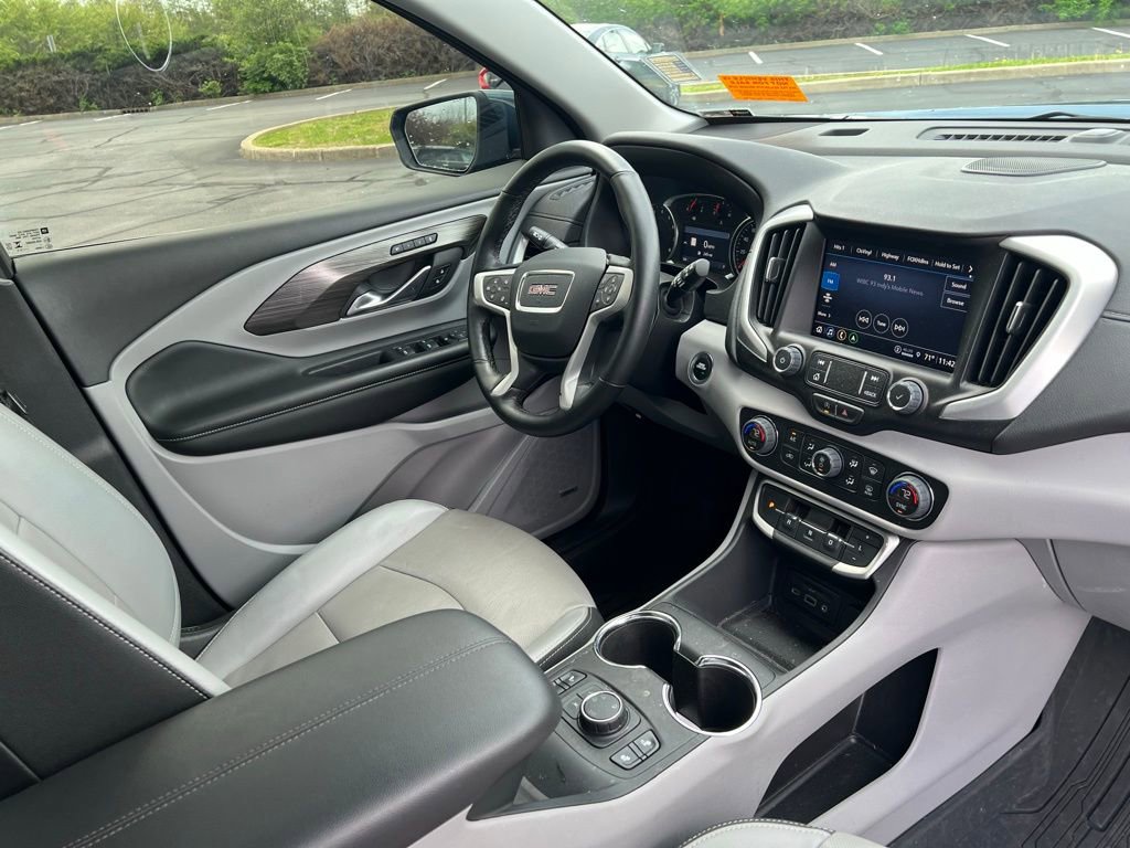 Used 2024 GMC Terrain SLT w/ Infotainment Package II image 9