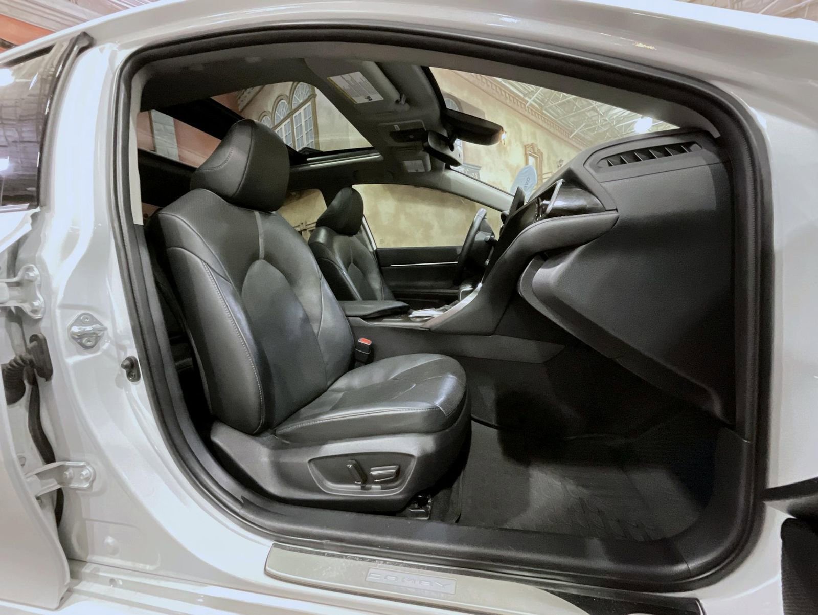 Used 2023 Toyota Camry XLE w/ Navigation Package image 15