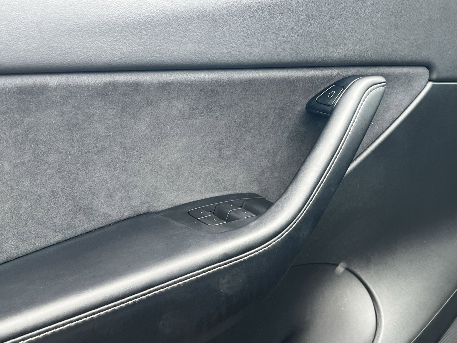 Used 2022 Tesla Model Y Long Range image 15