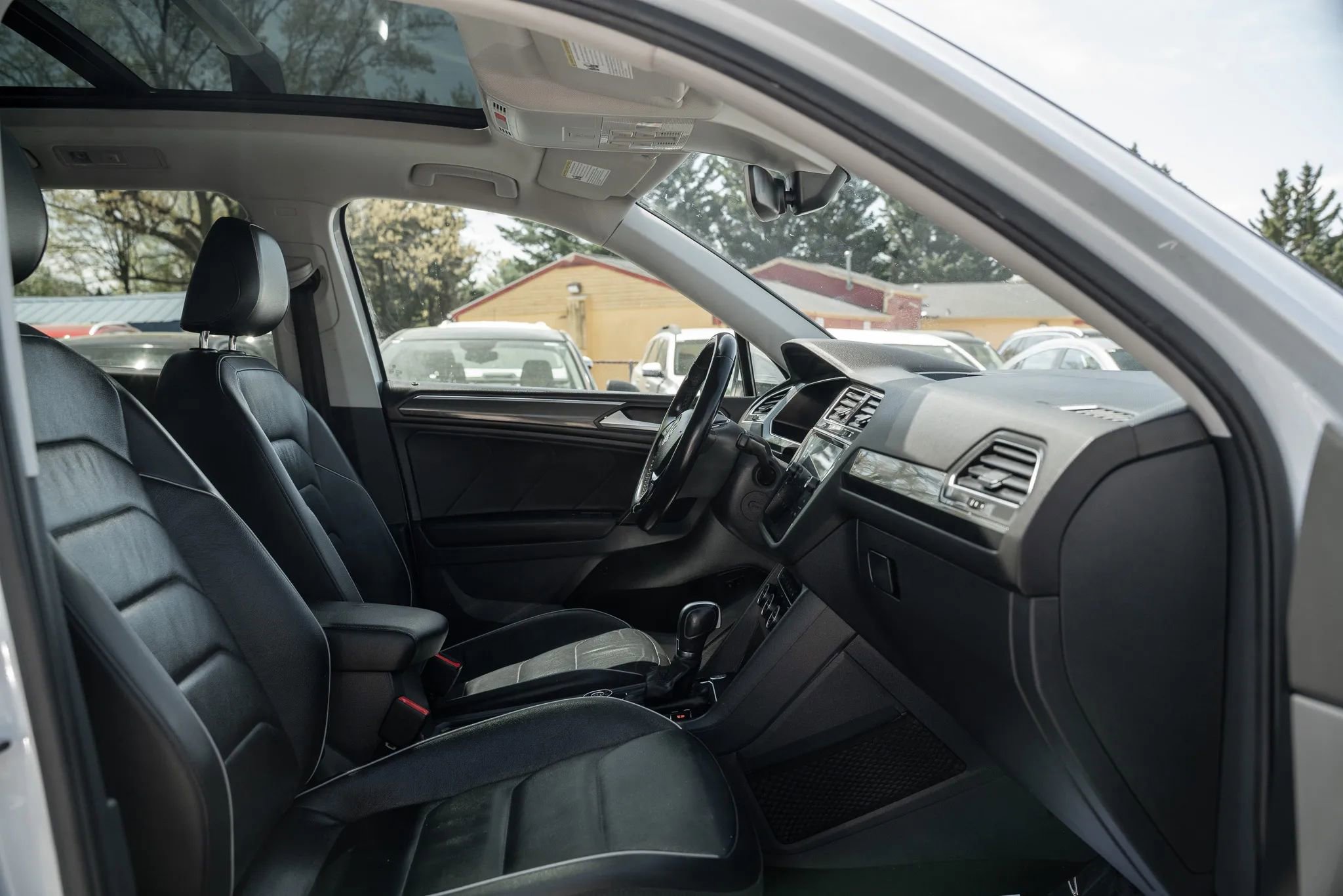 Used 2019 Volkswagen Tiguan SEL Premium AWD/4WD image 12