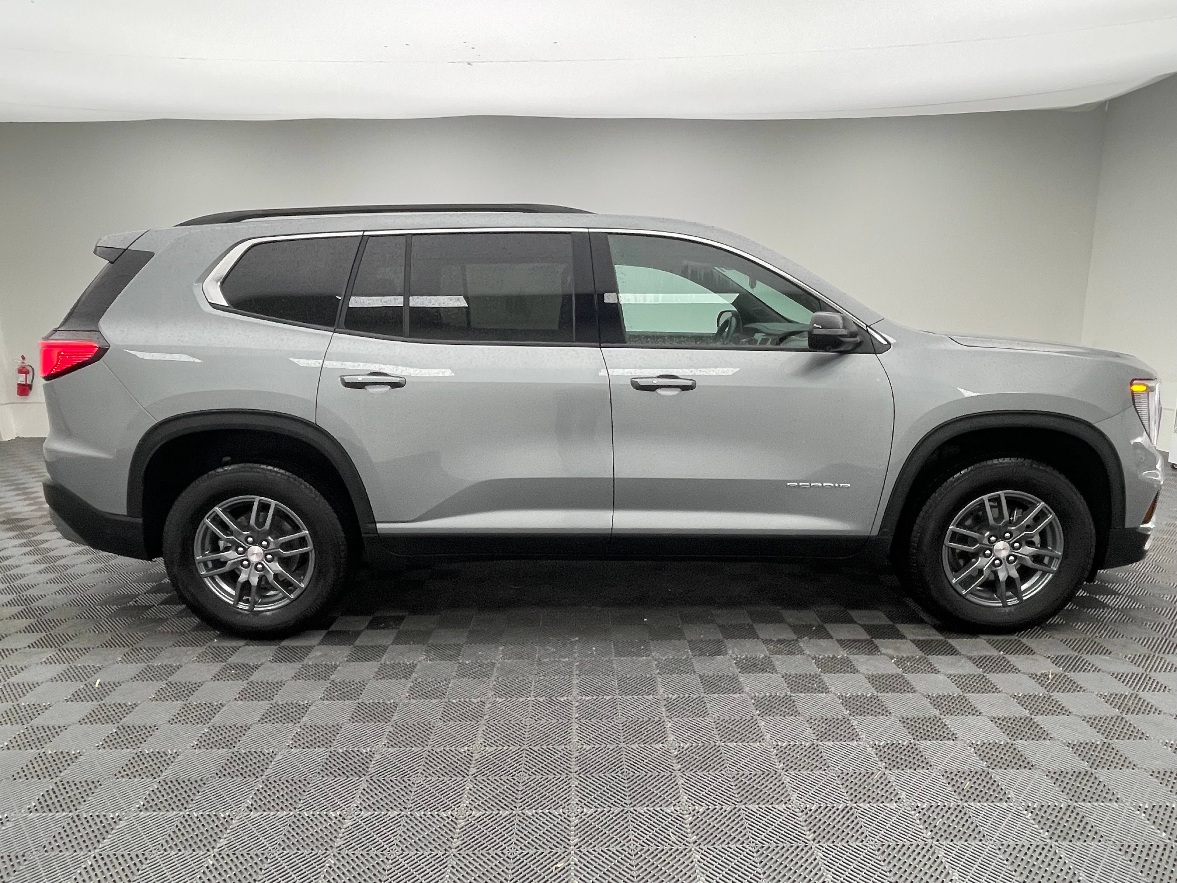 Used 2025 GMC Acadia Elevation FWD image 6