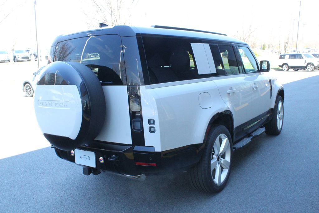 New 2026 Land Rover Defender 130 X-Dynamic SE image 2