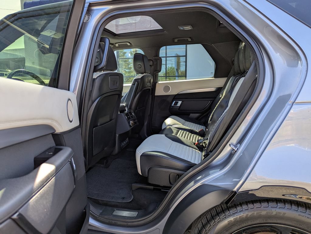 Used 2022 Land Rover Discovery S R-Dynamic AWD/4WD image 41