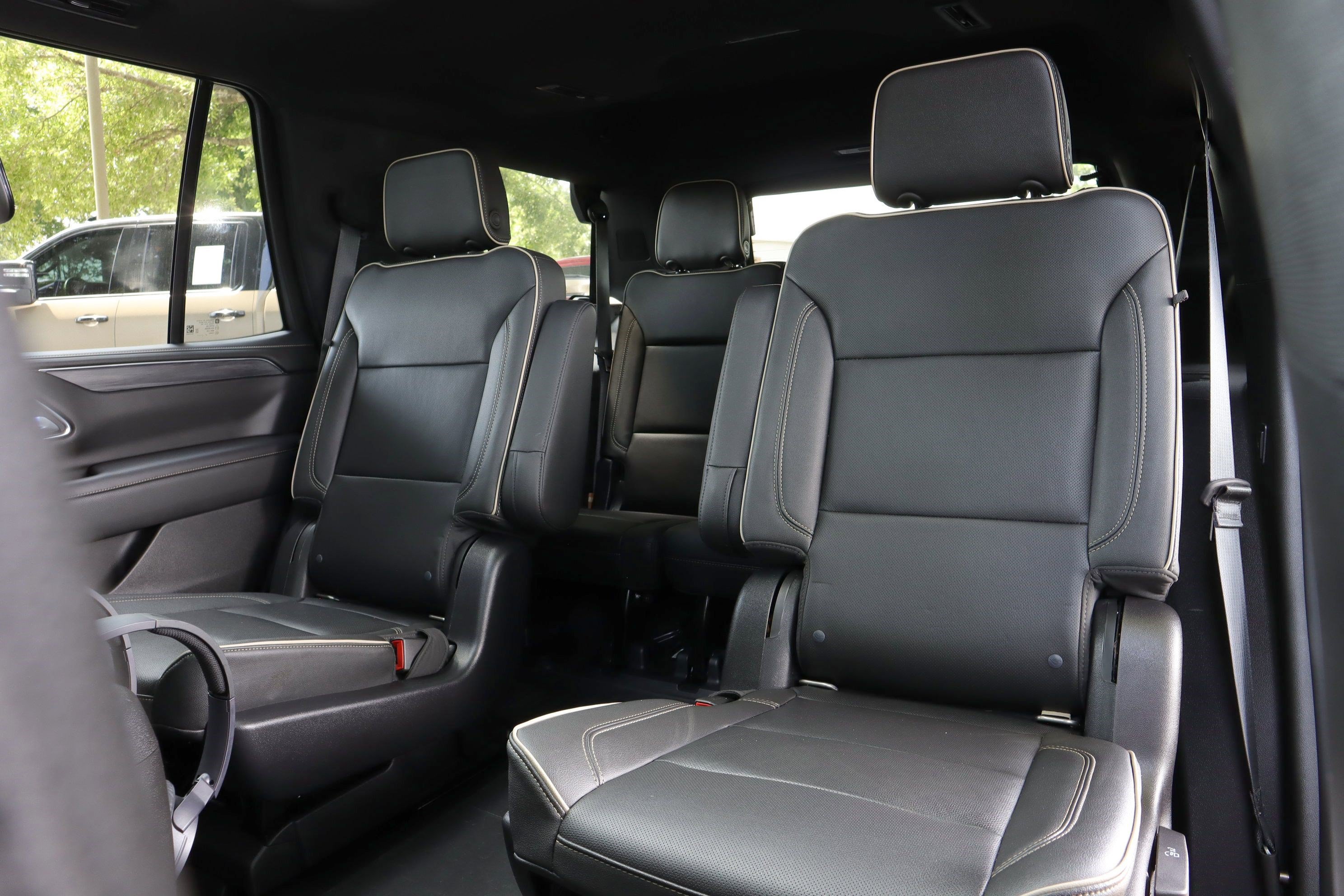 Used 2022 GMC Yukon SLT w/ SLT Premium Package RWD image 10