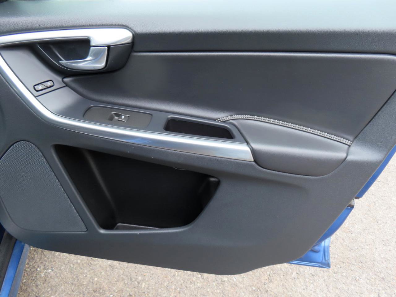 Used 2017 Volvo XC60 T6 R-Design w/ Climate Package image 20