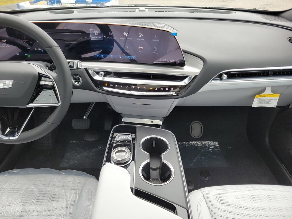New 2025 Cadillac Lyriq Luxury w/ LPO, Floor Liner Package image 14