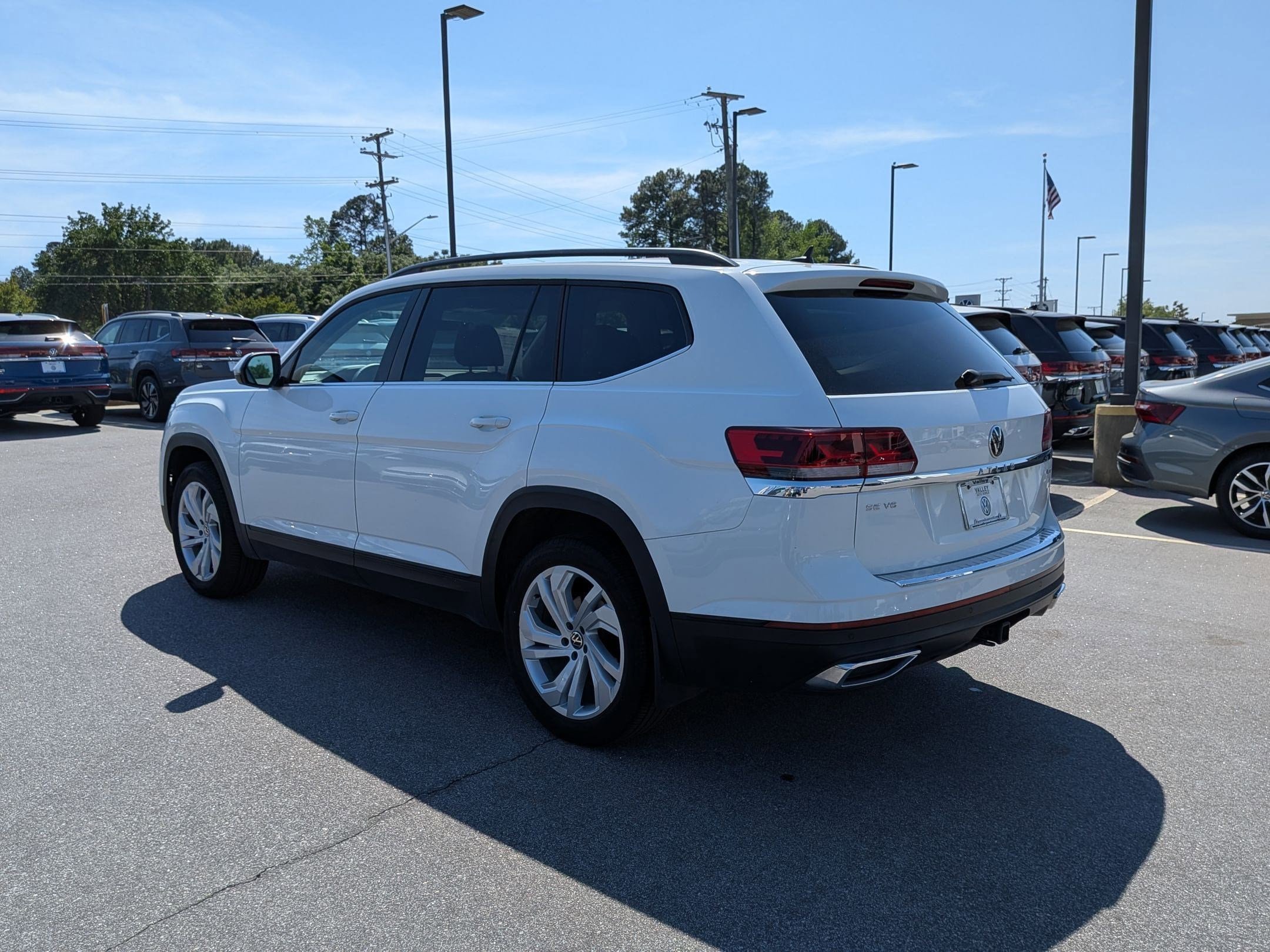 Used 2023 Volkswagen Atlas SE w/ Panoramic Sunroof Package AWD/4WD image 5