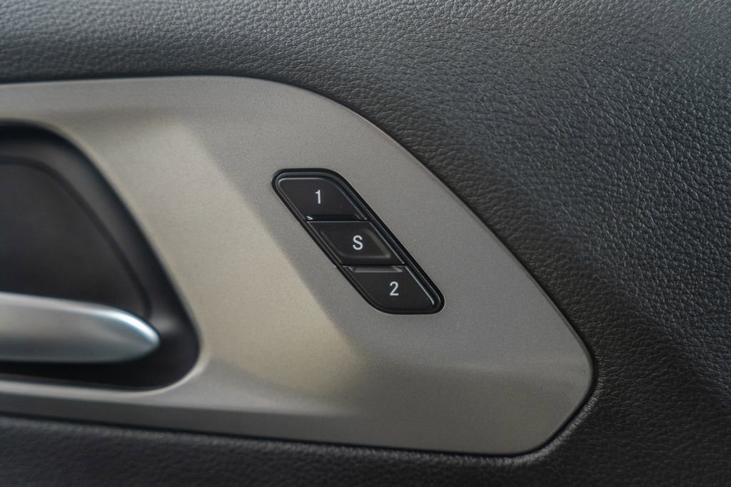 Used 2025 Chrysler Pacifica Select image 44