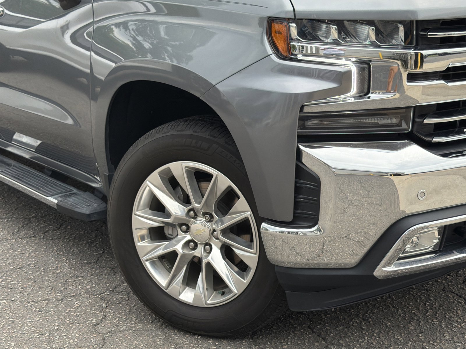 Used 2021 Chevrolet Silverado 1500 LTZ w/ LTZ Premium Package AWD/4WD image 3