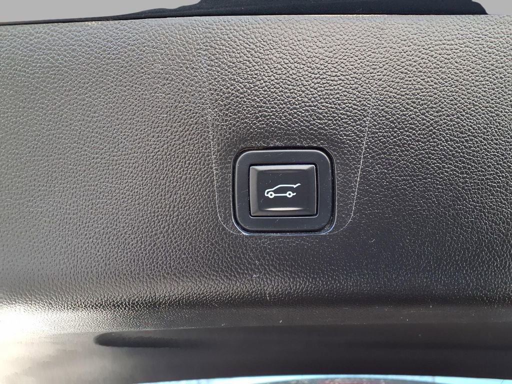 Used 2019 Chevrolet Traverse LT w/ LT Premium Package image 32