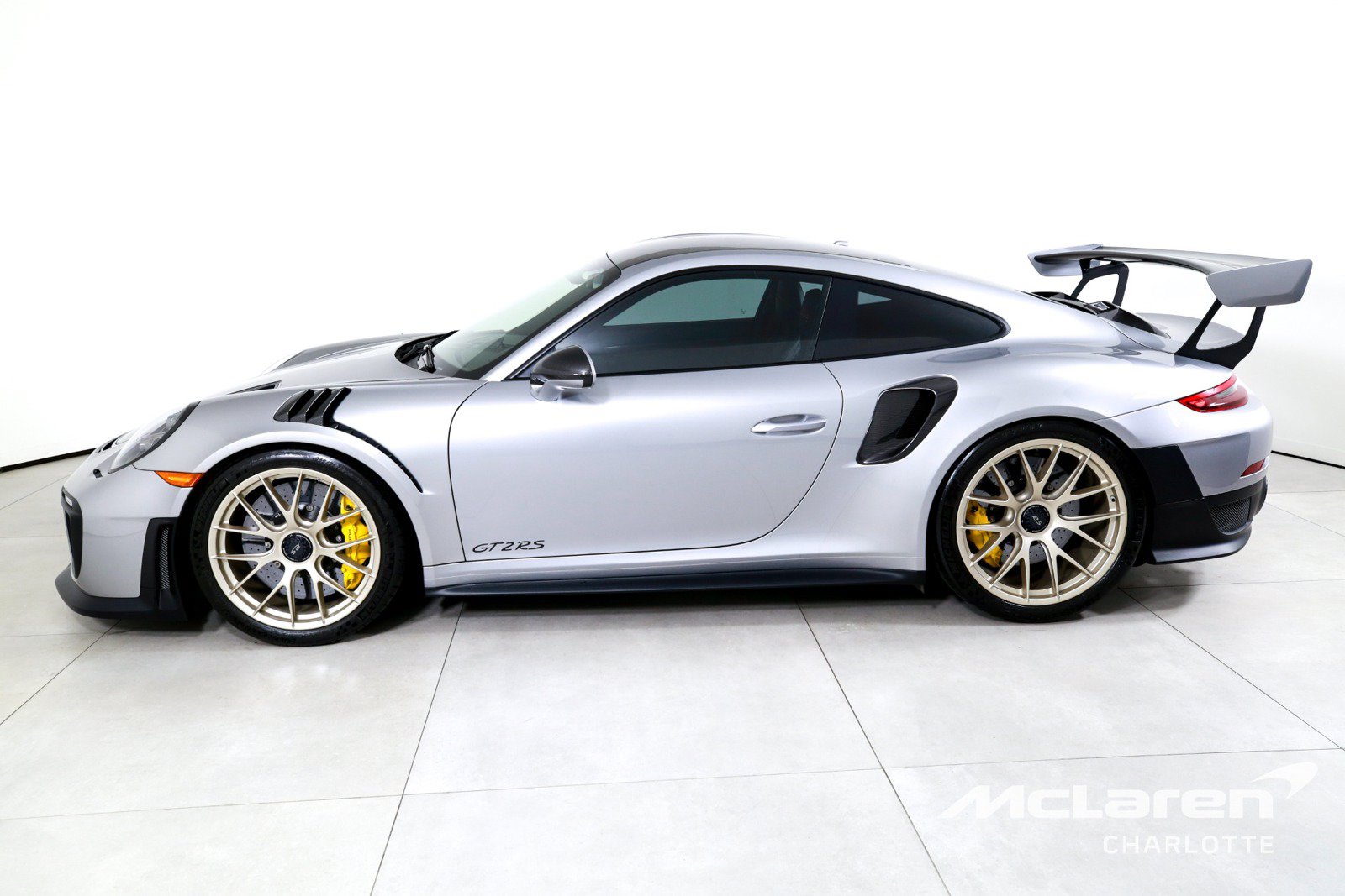 Used 2018 Porsche 911 GT2 RS w/ Weissach Package RWD image 5
