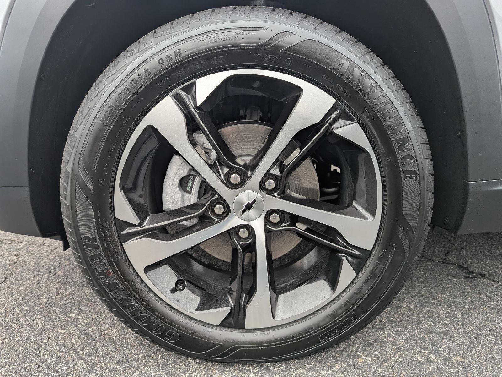 New 2026 Chevrolet Trax RS w/ Sunroof Package image 32