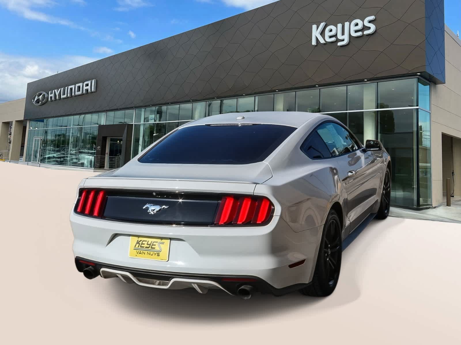 Used 2016 Ford Mustang Premium RWD image 4