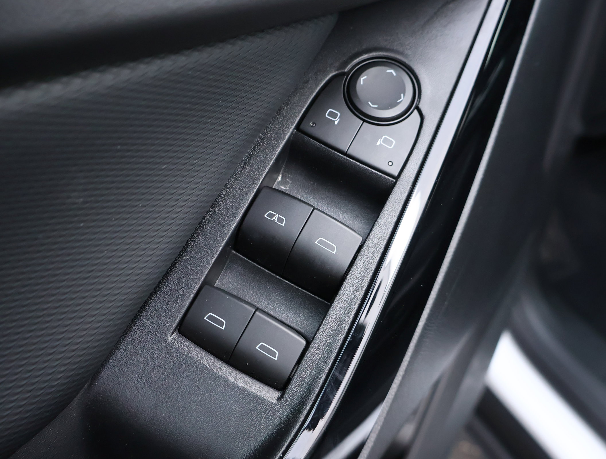 New 2026 Chevrolet Equinox LT w/ Convenience Package II image 8