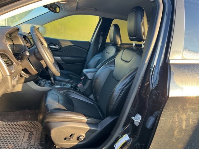 Used 2019 Jeep Cherokee Latitude Plus w/ Comfort/Convenience Group AWD/4WD image 11